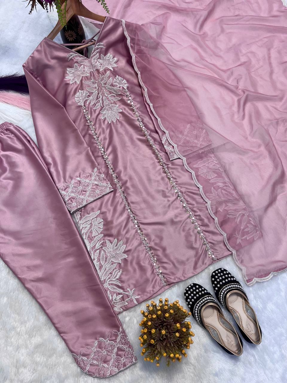 Radiant Mauve Thread-Work Kurta